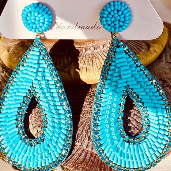🌟 HOST PICK 🌟 Like New Anthropologie Deepa Gurnani Turquoise Hoop Chande… - Picture 3 of 15